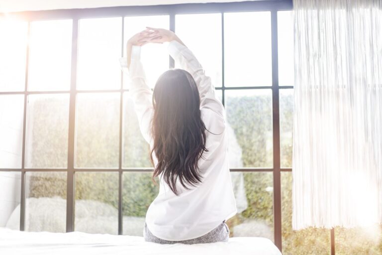 朝日を浴びない人は老けやすい？